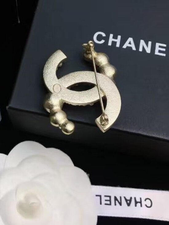 Authentic Chanel brooch - Picture 4 of 4